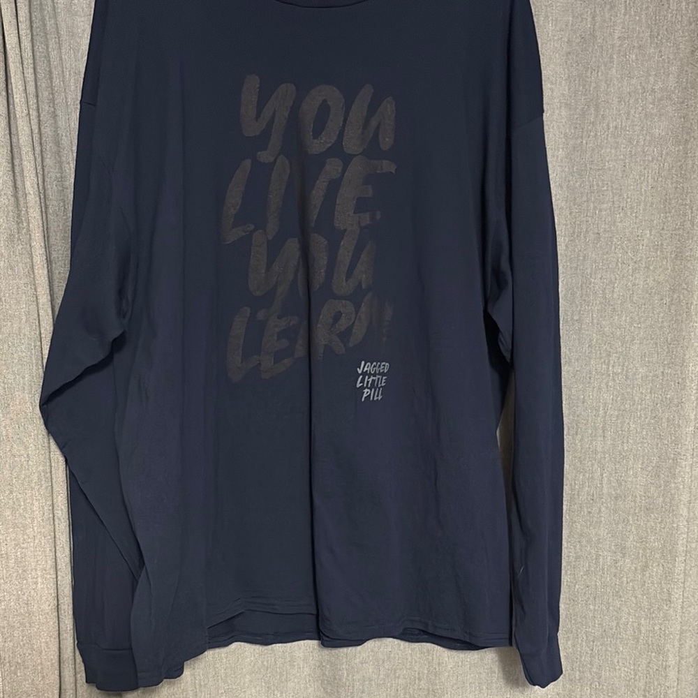 Jagged Little Pill > official shirt from the Play. Brand New/Never been worn - Picture 4 of 4